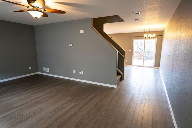 Building Photo - 350 Plowman Ct