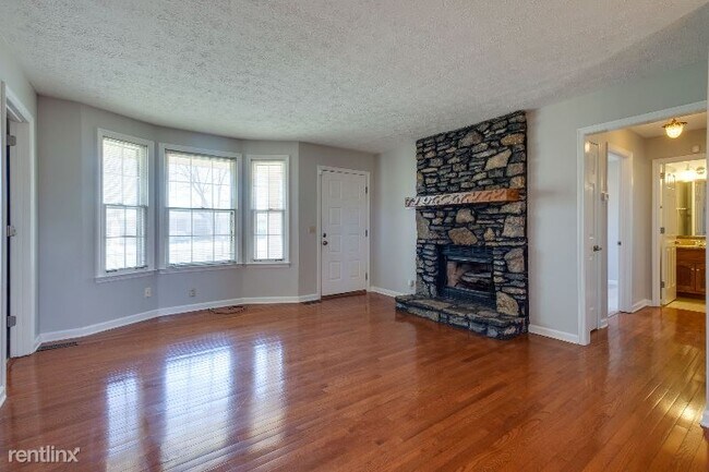 Building Photo - 3 br, 2 bath House - 256 Township Dr.