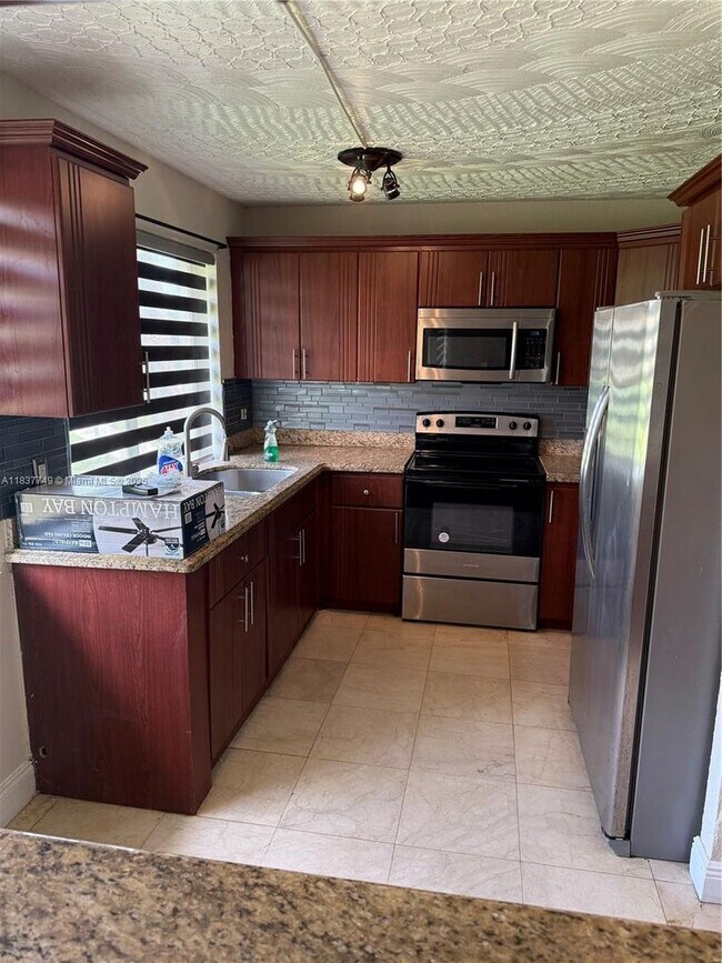 Foto del edificio - 600 NW 214th St