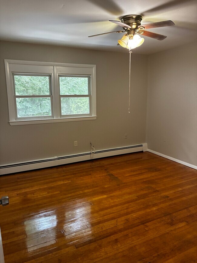 Building Photo - 508 Plain Hill Rd