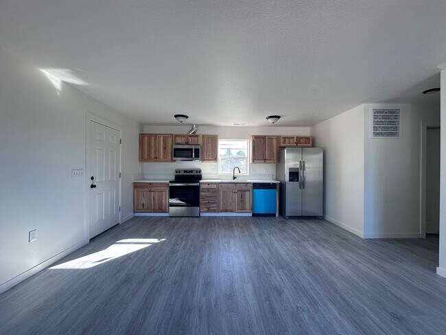 Foto del edificio - Brand New Construction 2 Bed 1 Bath Modern...