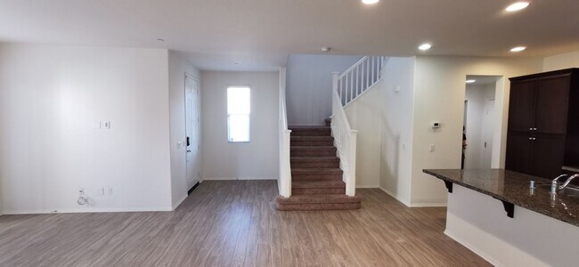 Foto del edificio - Beautiful large 3 bedroom home in Eastvale!