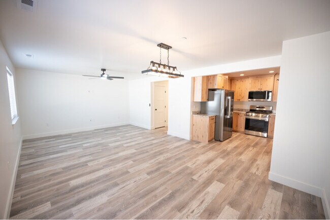 Foto del edificio - 520 E South Weber Dr