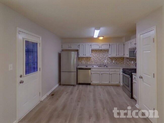 Foto del edificio - 241 Amy Blvd