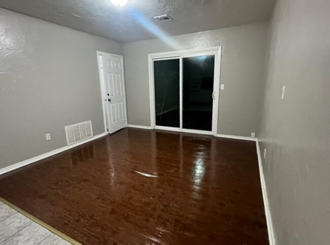 Foto del edificio - Section 8 Approved Home in Moore! **DEPOSI...