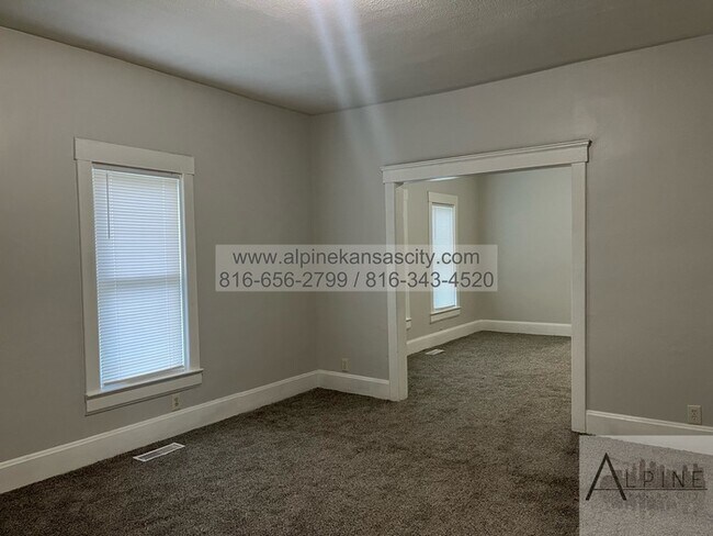 Building Photo - Independence Home Available