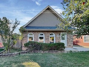 Building Photo - 10528 S 83rd Ave