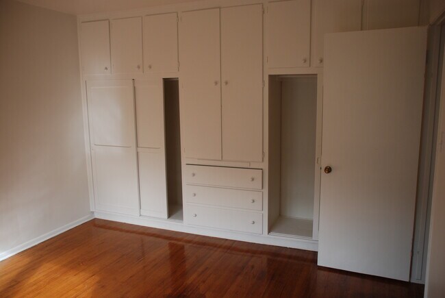 Building Photo - 4450 Ellenwood Dr