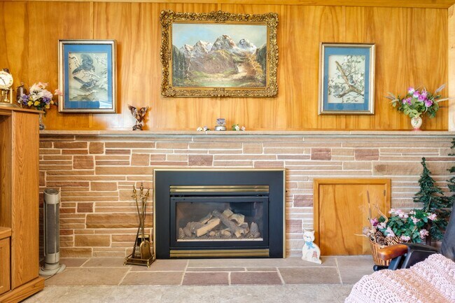 Foto del edificio - Spacious 3 Bedroom Home with Oversized Family Room & Covered Outdoor Living!