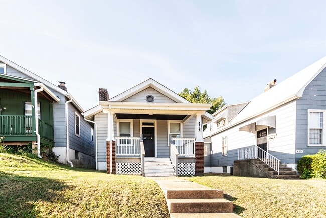 Building Photo - Beautiful Renovated 2 Bed 1 Bath Home