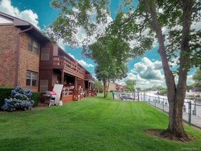 Building Photo - 106 Mariners Way