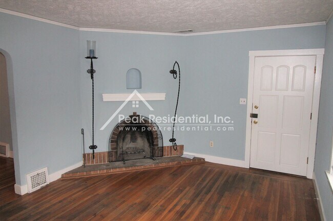Building Photo - 3 br, 1.5 bath House - 1156 Santa Barbara ...