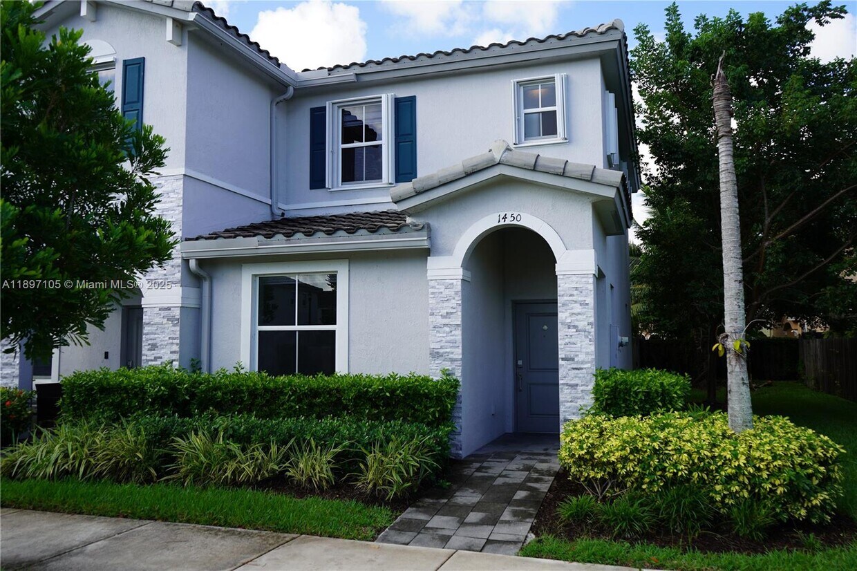 Foto principal - 1450 SE 26th Ter