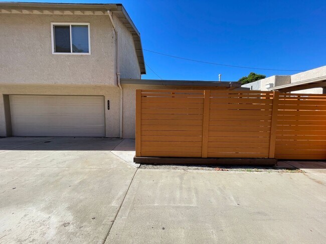 Foto del edificio - West Ventura 1+1 bedroom unit with a 2 car...