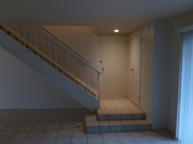 Building Photo - 606 Rolling Green Dr