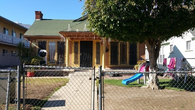 Foto del edificio - 943 N Oxford Ave