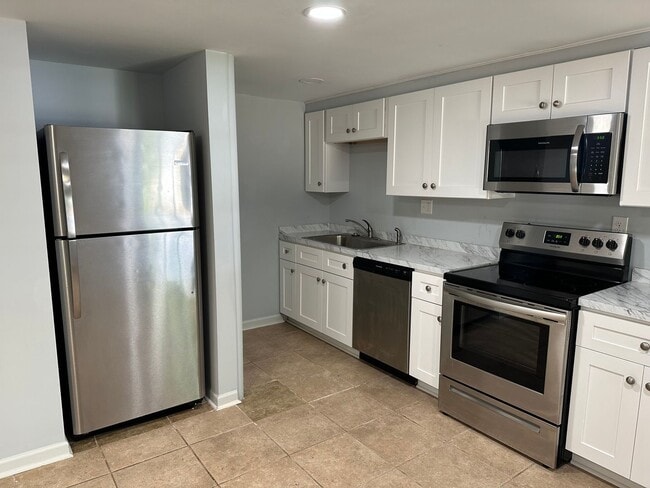 Nice Remodeled 1 bedroom apartment with ut... - Nice Remodeled 1 bedroom apartment with ut...