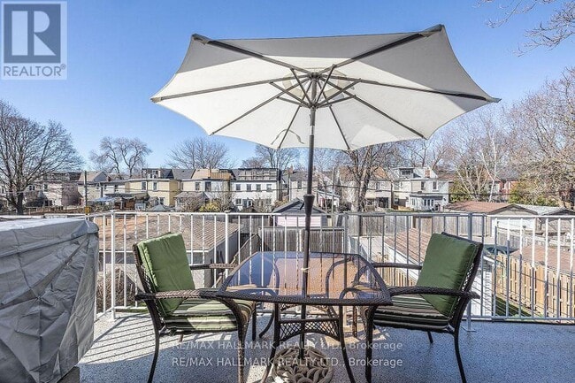 Photo du bâtiment - 18 Pape Ave