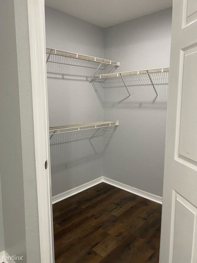Building Photo - 1 br, 1 bath Condo - 8849 Latrec Avenue 4212