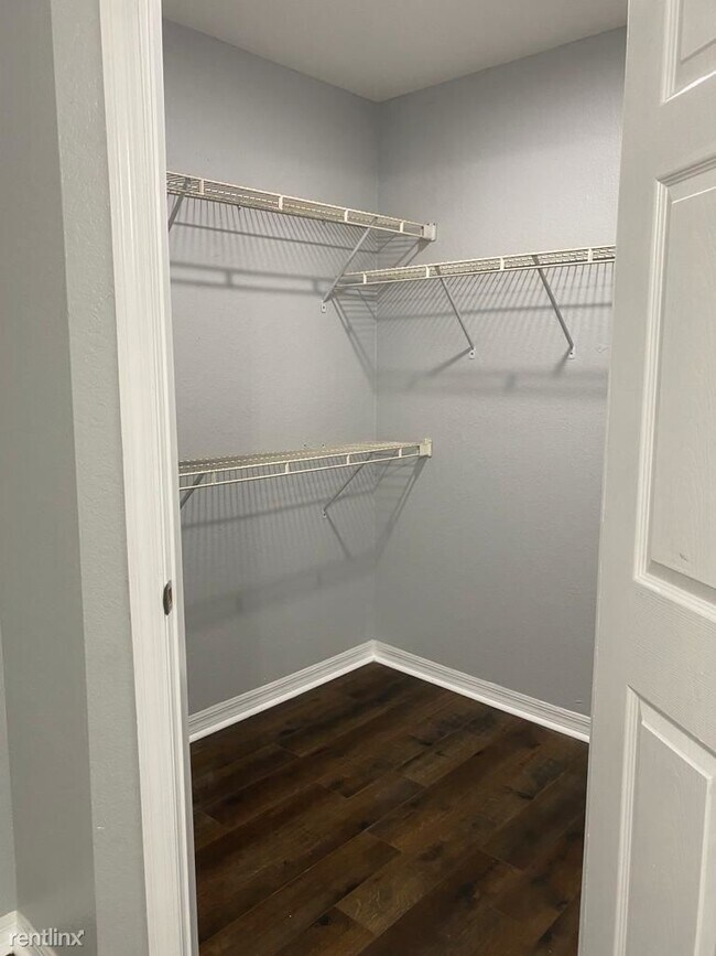 Foto del edificio - 1 br, 1 bath Condo - 8849 Latrec Avenue 4212