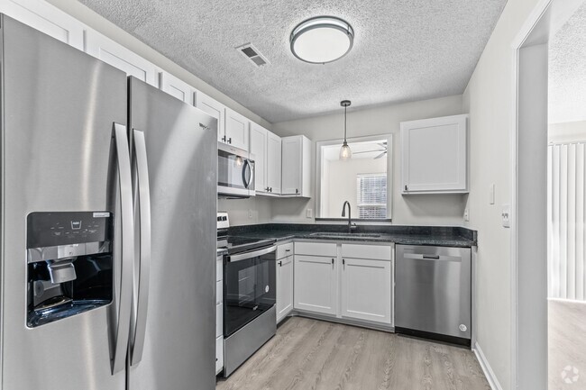 2BR, 2BA - 1100SF  Renovated - Kitchen - Skyside Landing Apartments