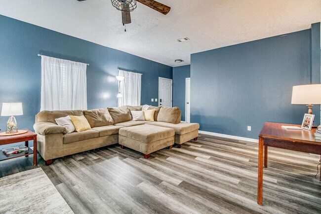 Foto del edificio - 5315 Cambria Dr