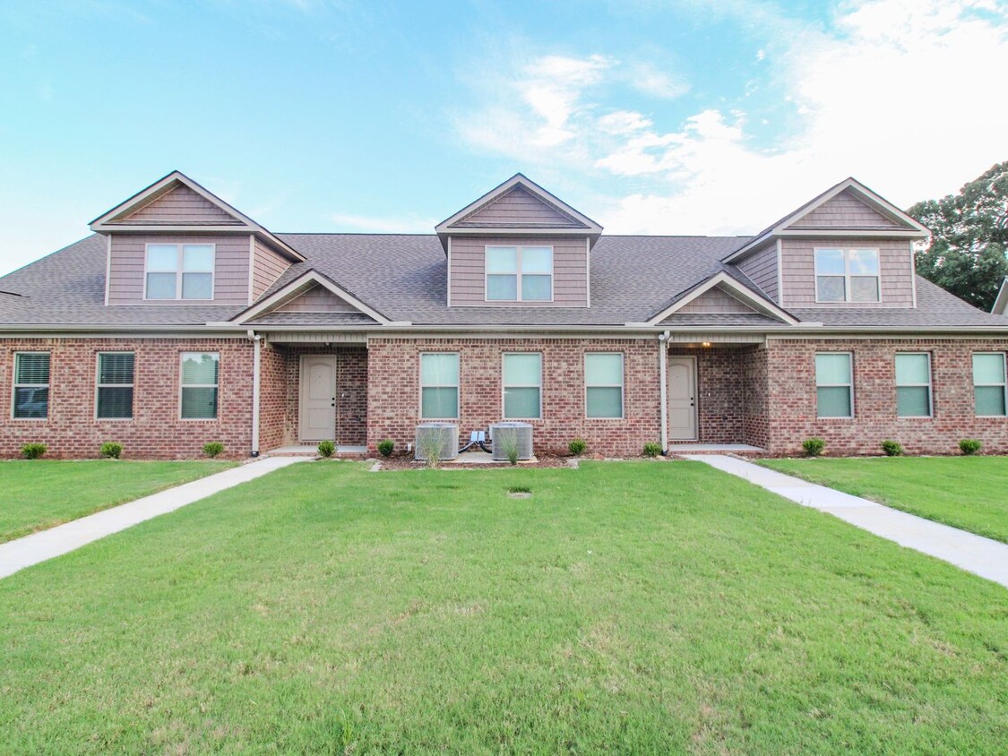 Primary Photo - New 4 BR Corner Unit Townhome at Lucas Fer...