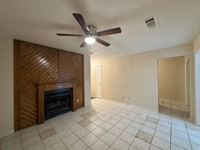 Building Photo - 208 Jason Dr