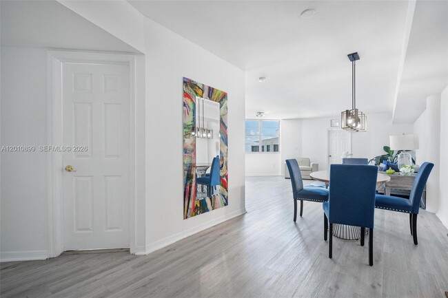 Building Photo - 825 Brickell Bay Dr
