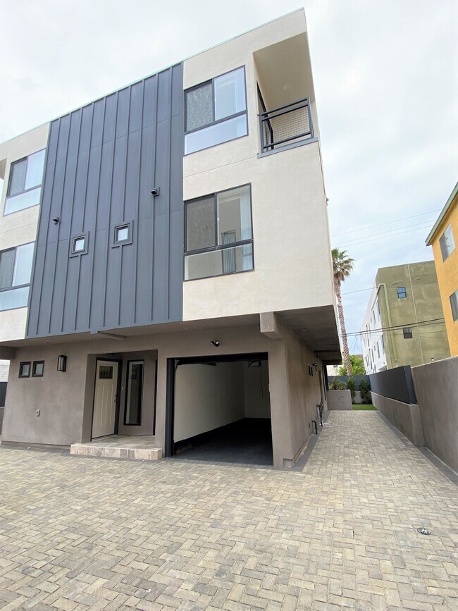 Foto del edificio - 545 N Kingsley Dr