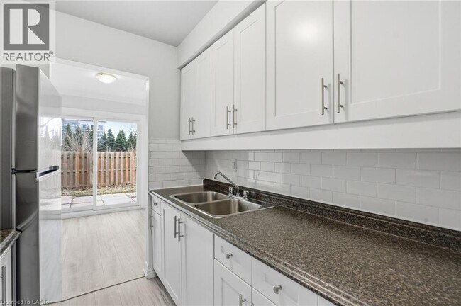 Photo du bâtiment - 125 Limeridge Rd W