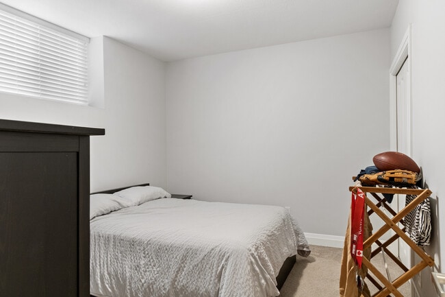 Building Photo - 44738 Vandell Dr