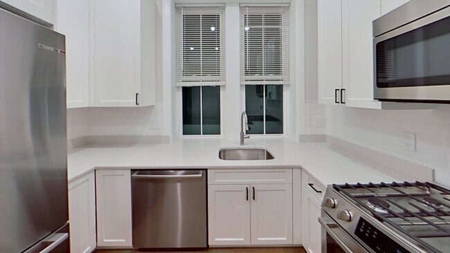 Foto del edificio - 45 Englewood Ave