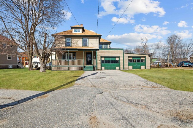 Building Photo - 26 Viking St