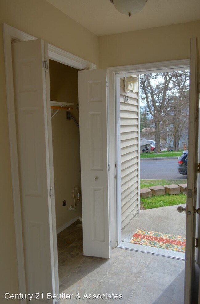 Building Photo - 103-109 N 5th St