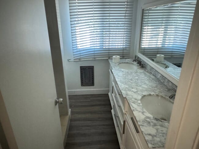 Foto del edificio - 22222 Vanowen St