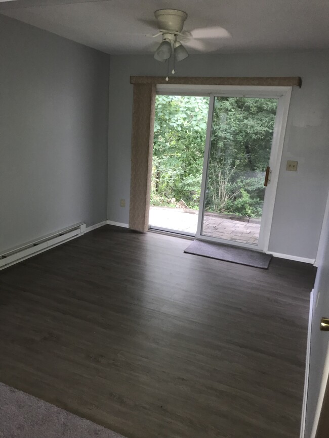 Dining Area - 33 Hanover Dr