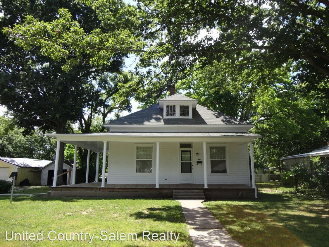 801 N Pershing Ave, Salem, MO 65560 House Rental in Salem, MO