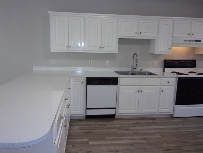 Foto del edificio - Recently Renovated 2 Bedroom 1 1/2 Bath To...