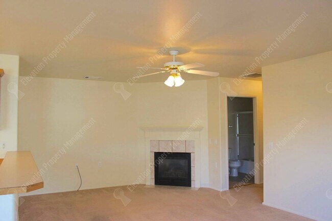 Foto del edificio - Great 2/2 BR Duplex near Pilot Butte