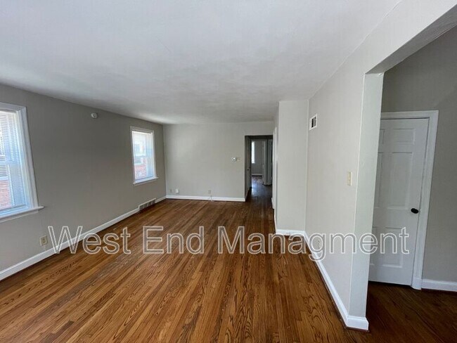 Foto del edificio - 7215 Amherst Ave