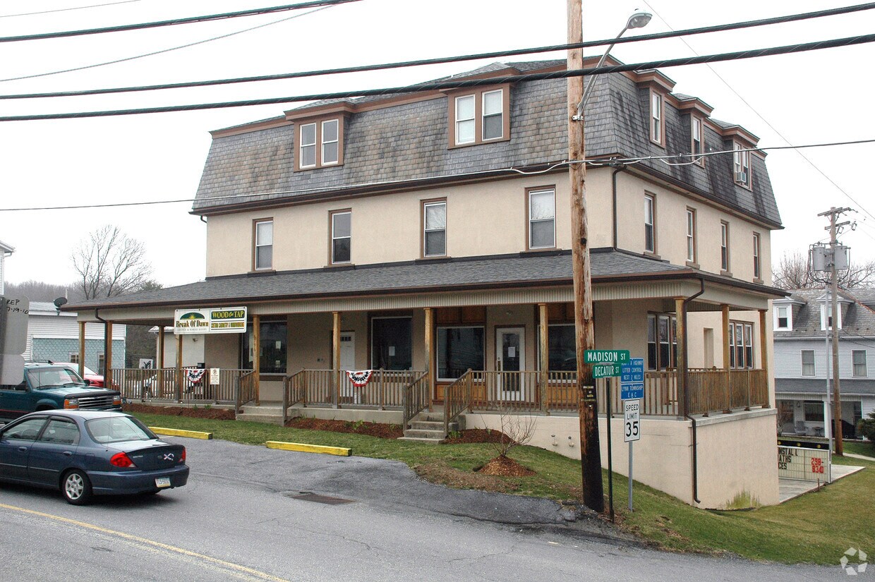 Foto principal - 6796 Madison St