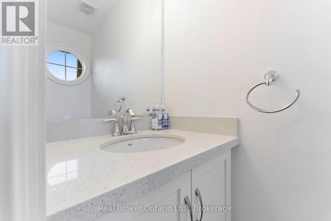 Building Photo - 86 Dunrobin Ln