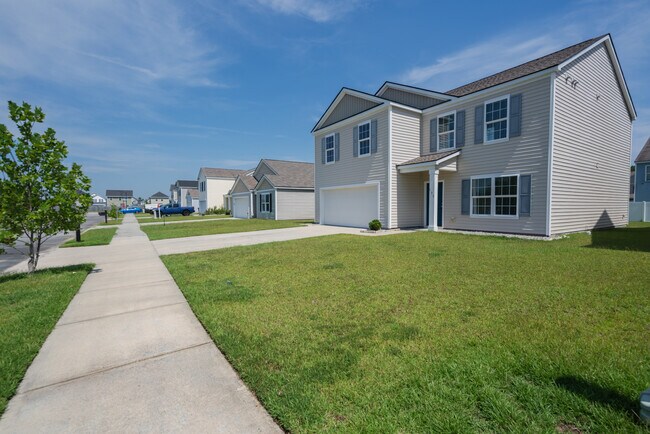 Building Photo - 135 Davila St