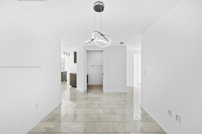 Building Photo - 650 NE 32nd St