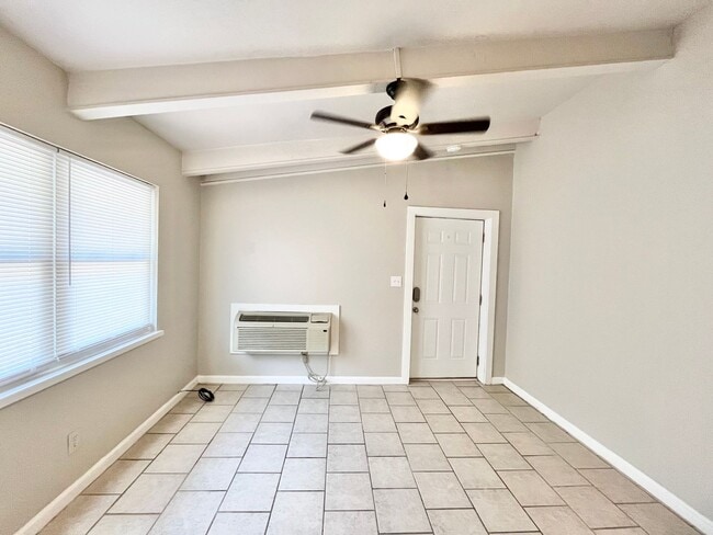 Building Photo - 2222 Zabel Dr
