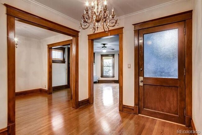 Foto del edificio - Uptown Capitol Hill - Secure Historic Building with Modern Updates!