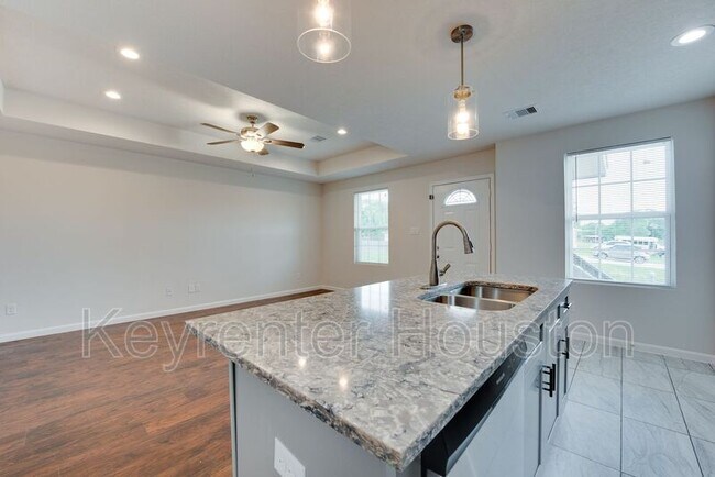 Building Photo - 5405 Groveton St
