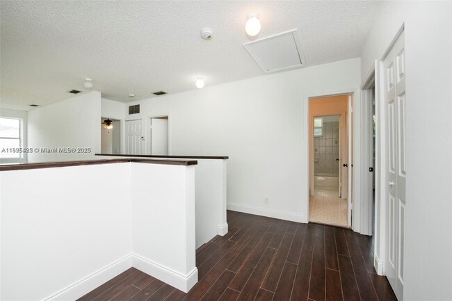 Building Photo - 4,600 1127 sw 4104th way