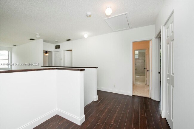 Foto del edificio - 4,600 1127 sw 4104th way